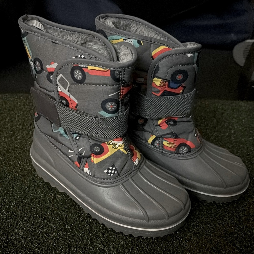 Little kids size 11 snow boots